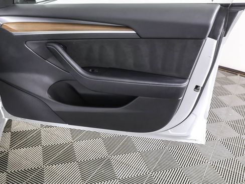 Used 2021 Tesla Model 3 Standard Range Plus image 46