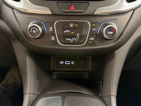 Used 2020 Chevrolet Equinox LT FWD image 27