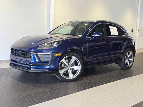 Used 2025 Porsche Macan AWD/4WD image 1