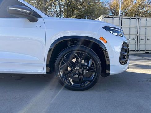 New 2026 Volkswagen Tiguan SE R-Line FWD image 8