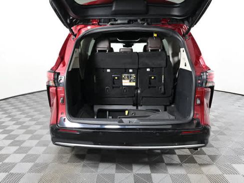 Used 2022 Toyota Sienna Platinum AWD/4WD image 9