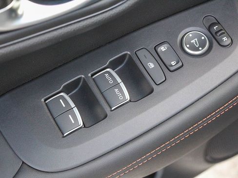 Used 2025 Honda HR-V Sport image 19