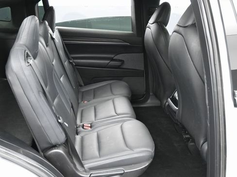 Used 2022 Tesla Model X image 39