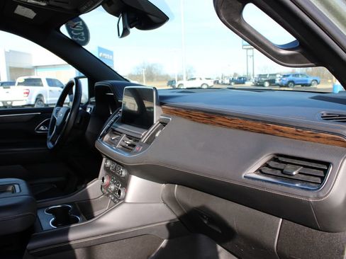 Used 2023 Chevrolet Suburban Premier image 34