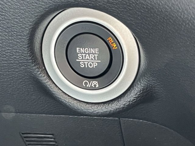 Used 2025 Chrysler Pacifica Select FWD image 22