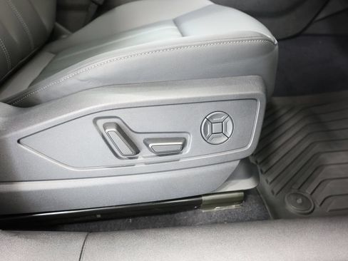 Used 2025 Audi Q5 Premium w/ Convenience Package AWD/4WD image 22