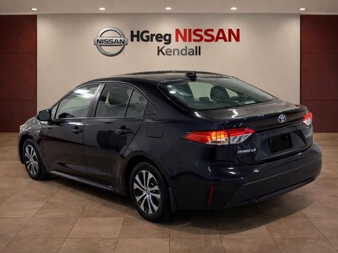 Used 2020 Toyota Corolla LE FWD image 2