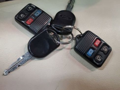 Used 2010 Ford Explorer Eddie Bauer image 30