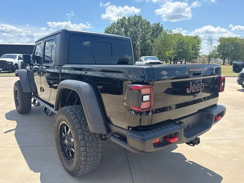 Used 2024 Jeep Gladiator Rubicon w/ Technology Group AWD/4WD image 5