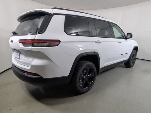 New 2025 Jeep Grand Cherokee L Altitude RWD image 8