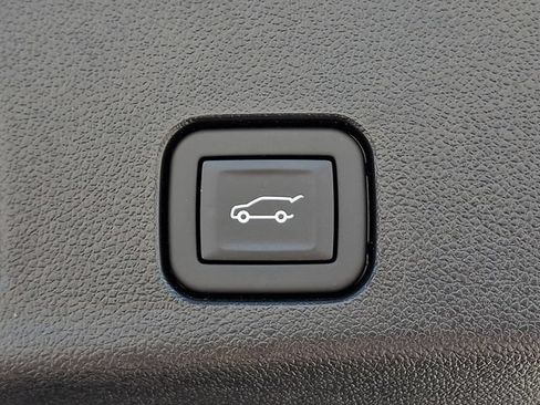 Used 2024 Chevrolet Traverse LT w/ LPO, Floor Liner Package AWD/4WD image 31