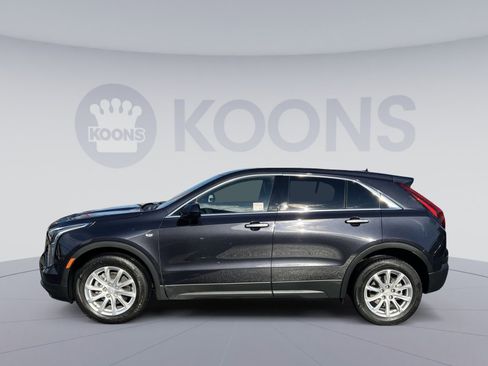 Used 2022 Cadillac XT4 Luxury w/ Cold Weather Package image 2