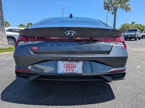 Used 2021 Hyundai Elantra SEL FWD image 5