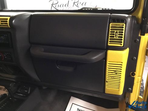 Used 2000 Jeep Wrangler Sport image 38