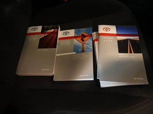 Used 2018 Toyota Tacoma TRD Off-Road image 24