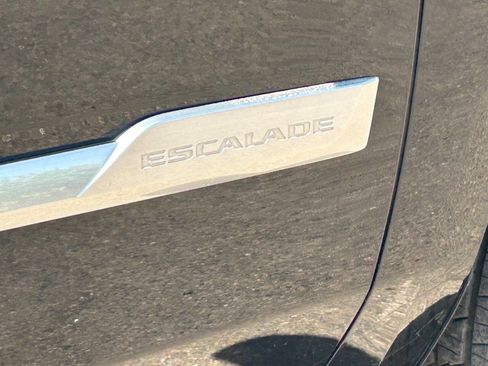 Used 2017 Cadillac Escalade ESV Premium Luxury RWD image 9
