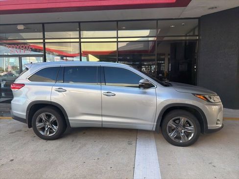 Used 2019 Toyota Highlander Limited image 3