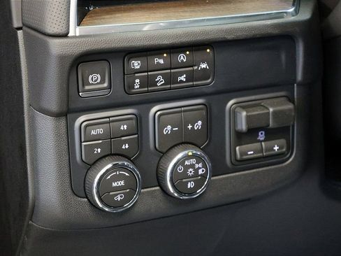 New 2026 Chevrolet Suburban High Country image 39