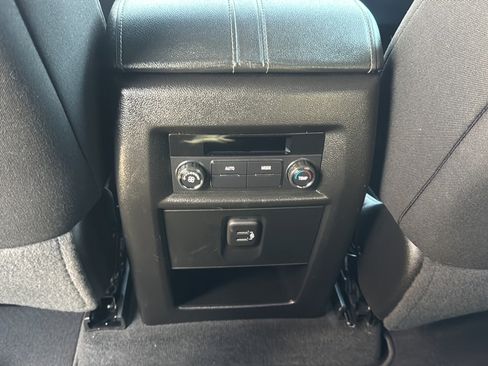 Used 2023 Chevrolet Traverse LT AWD/4WD image 21