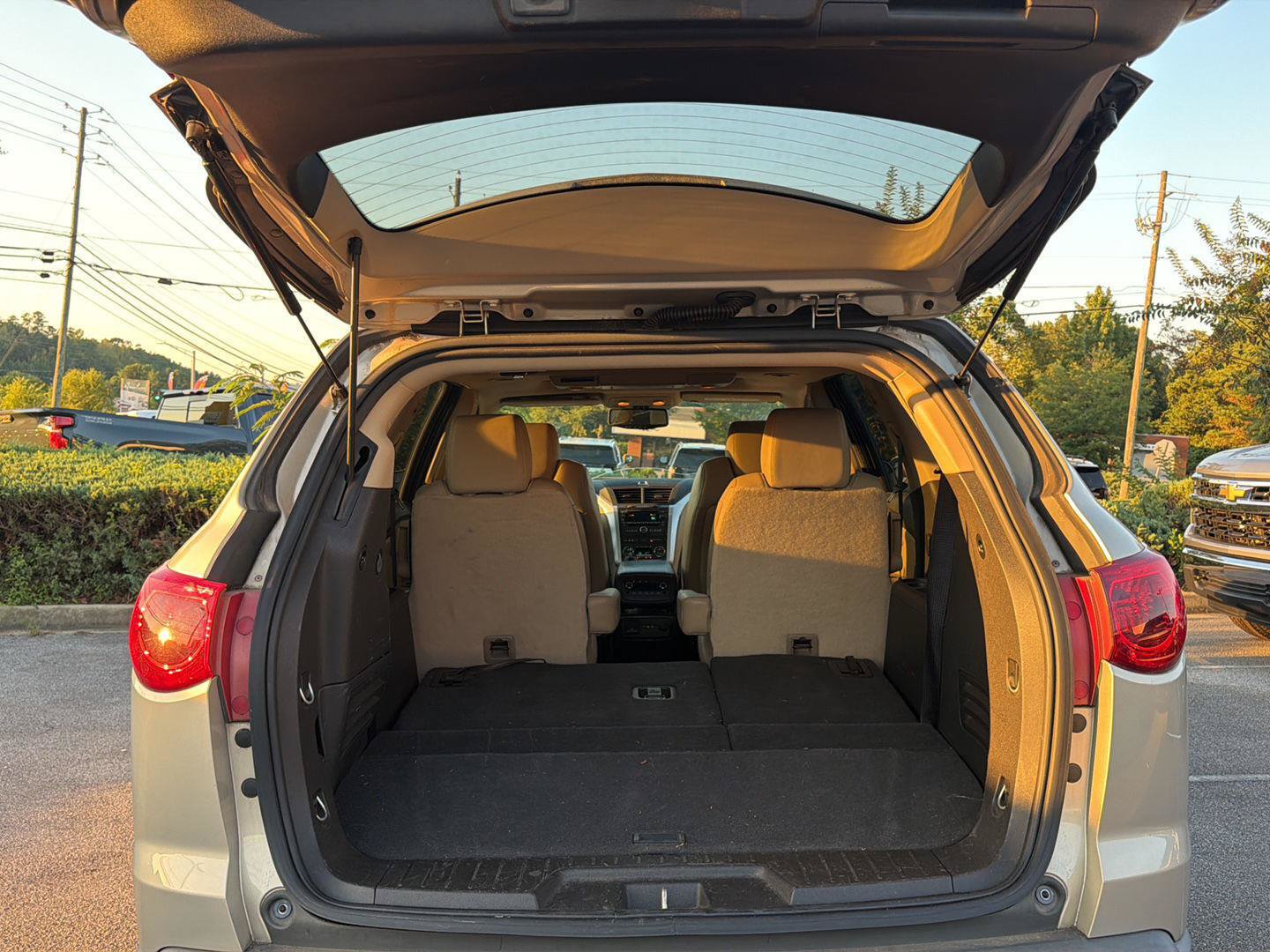 Used 2011 Chevrolet Traverse LTZ FWD image 17