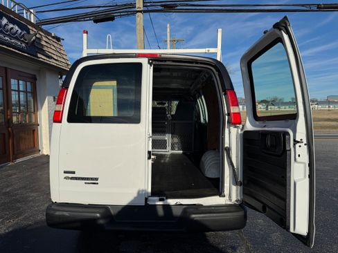 Used 2012 Chevrolet Express 3500 image 26