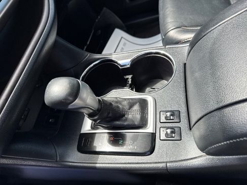 Used 2016 Toyota Highlander XLE FWD image 19