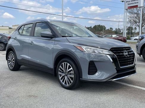 Used 2024 Nissan Kicks SV image 1