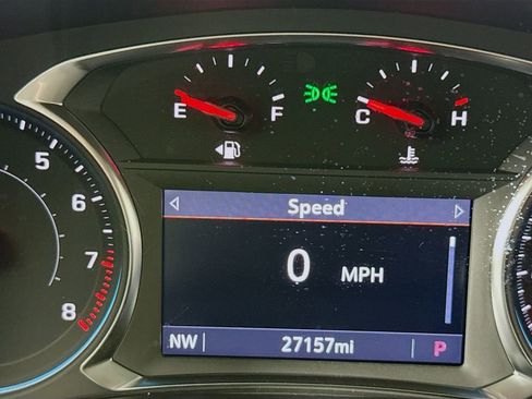 Used 2023 Chevrolet Traverse LT w/ Rear Camera Mirror Package image 13