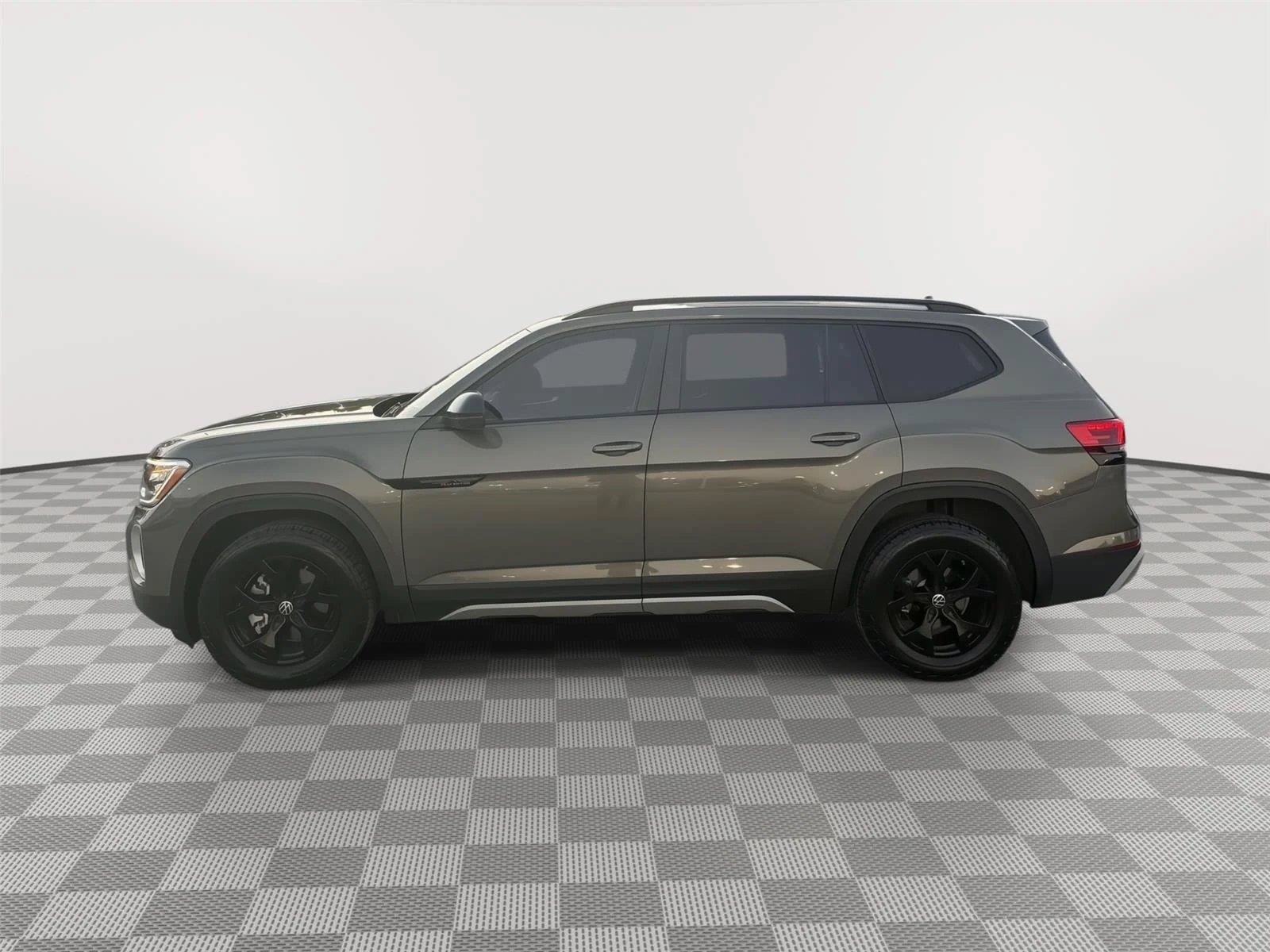 Certified 2024 Volkswagen Atlas Peak Edition SEL AWD/4WD image 3