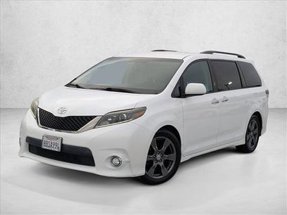 Used 2017 Toyota Sienna SE
