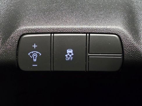 Certified 2025 Hyundai Elantra Sport image 33