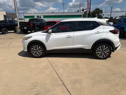 Used 2023 Nissan Kicks SV FWD image 9