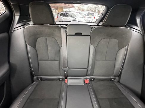 Used 2020 Volvo XC40 T5 R-Design image 12