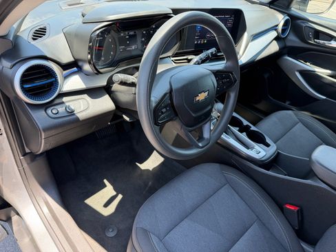 Used 2025 Chevrolet Trax LS FWD image 14
