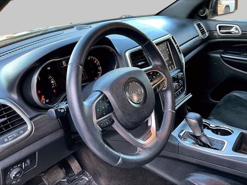 Used 2018 Jeep Grand Cherokee Altitude RWD image 17