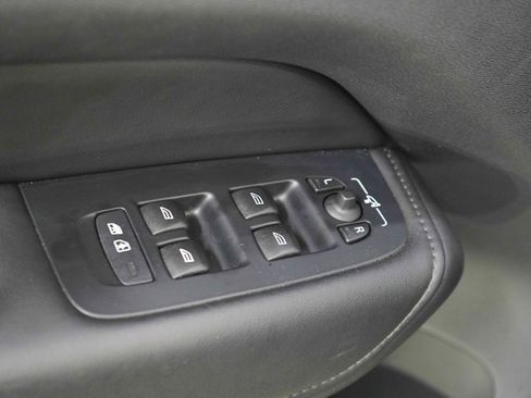 Used 2025 Volvo XC60 B5 Plus AWD/4WD image 24