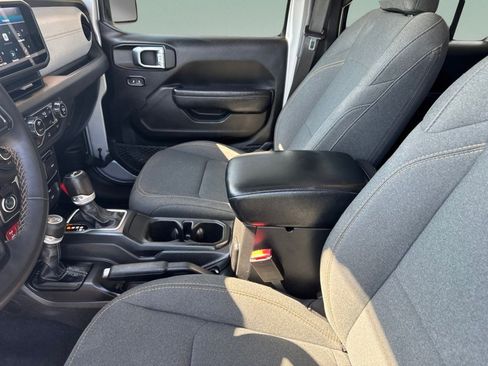 Used 2024 Jeep Wrangler Unlimited Sport AWD/4WD image 18