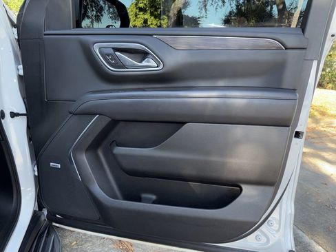 Used 2021 Chevrolet Suburban LT image 18