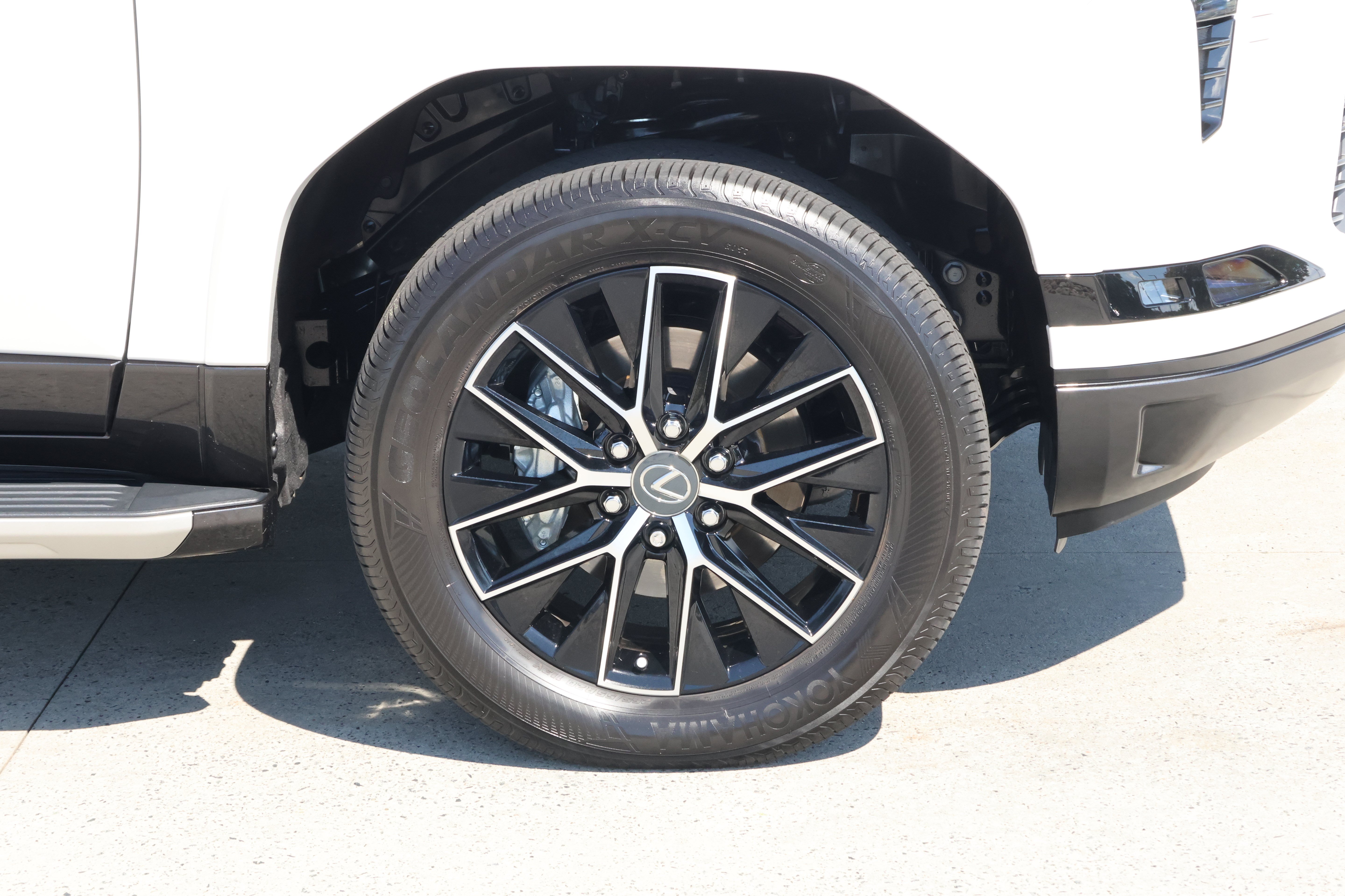 Certified 2024 Lexus GX 550 w/ Cold Area Package AWD/4WD image 11