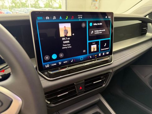 New 2025 Volkswagen Tiguan SE image 19