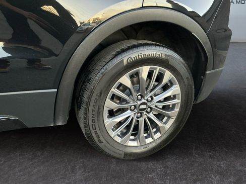 Used 2024 Cadillac XT4 Premium Luxury image 10