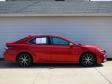 Used 2022 Toyota Camry SE image 2