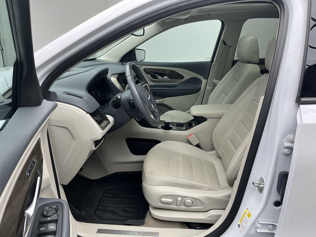Certified 2024 GMC Terrain Denali w/ Denali Premium Package AWD/4WD image 3