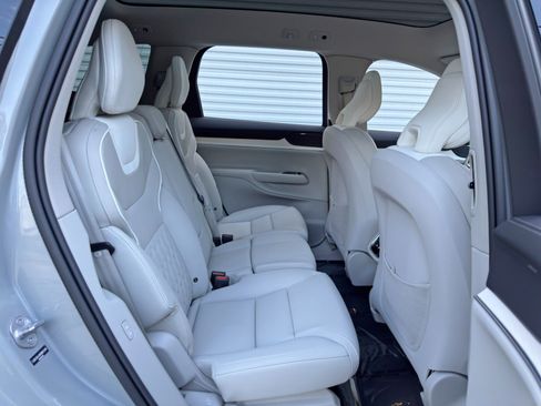 Used 2025 Volvo EX90 Ultra AWD/4WD image 35
