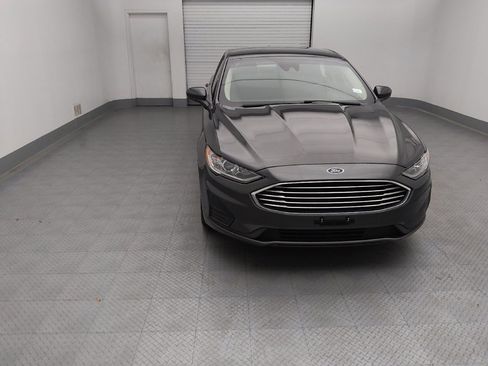 Used 2019 Ford Fusion SE FWD image 14