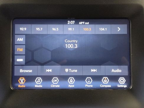 Used 2020 Jeep Cherokee Latitude Plus AWD/4WD image 25