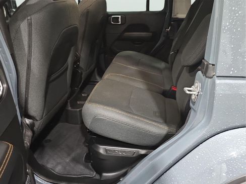 Used 2025 Jeep Wrangler Unlimited Sahara AWD/4WD image 19