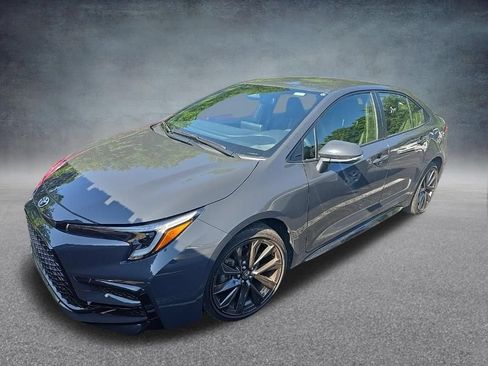 Used 2025 Toyota Corolla SE FWD image 3