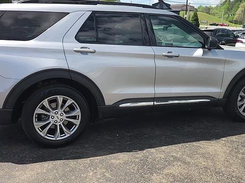 Used 2020 Ford Explorer XLT w/ Equipment Group 202A AWD/4WD image 9