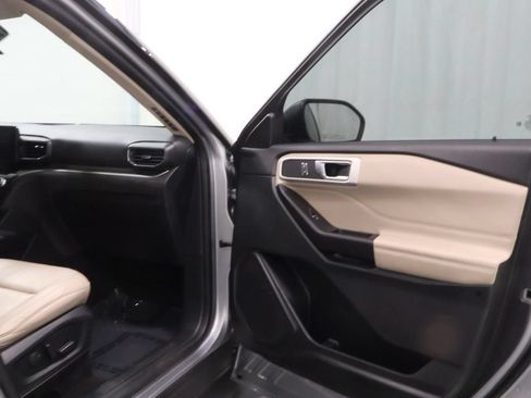 Used 2020 Ford Explorer XLT w/ Equipment Group 202A AWD/4WD image 16